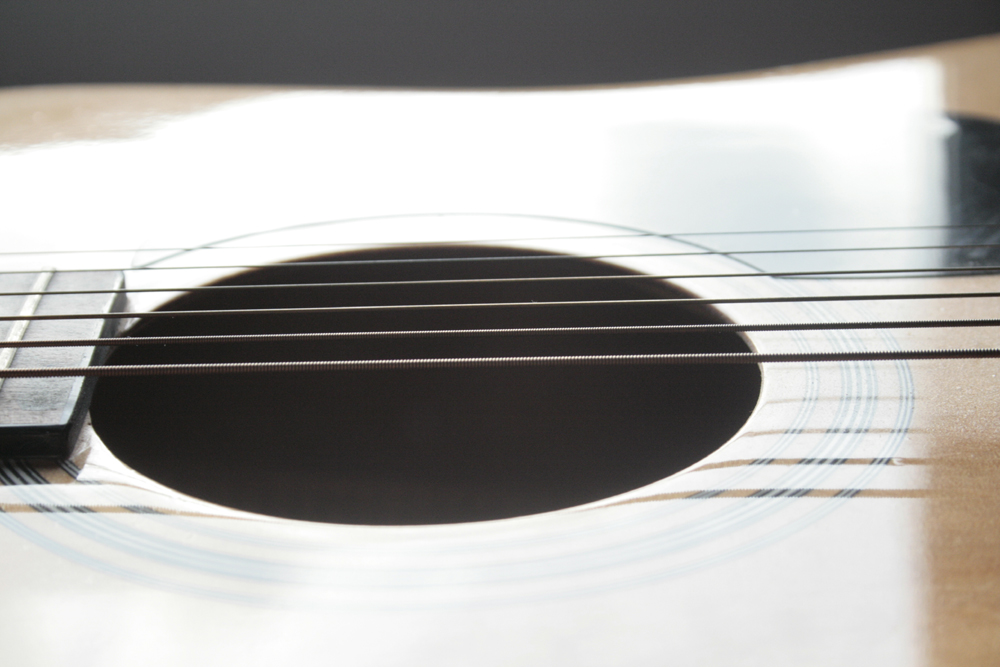 Guitare acoustique (illustration, pas un portrait d’Eva Cassidy)