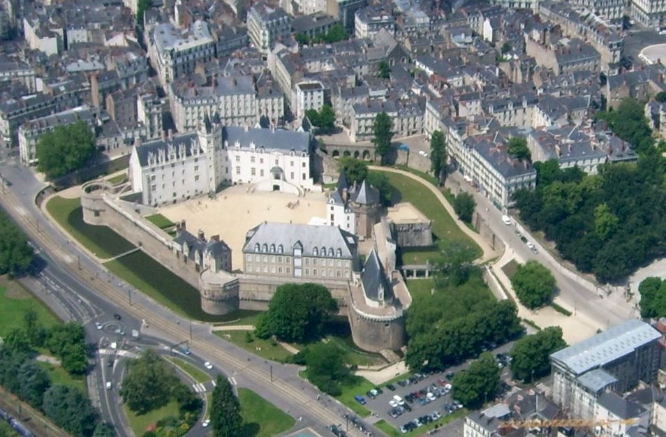 Nantes_aerien_chateau3