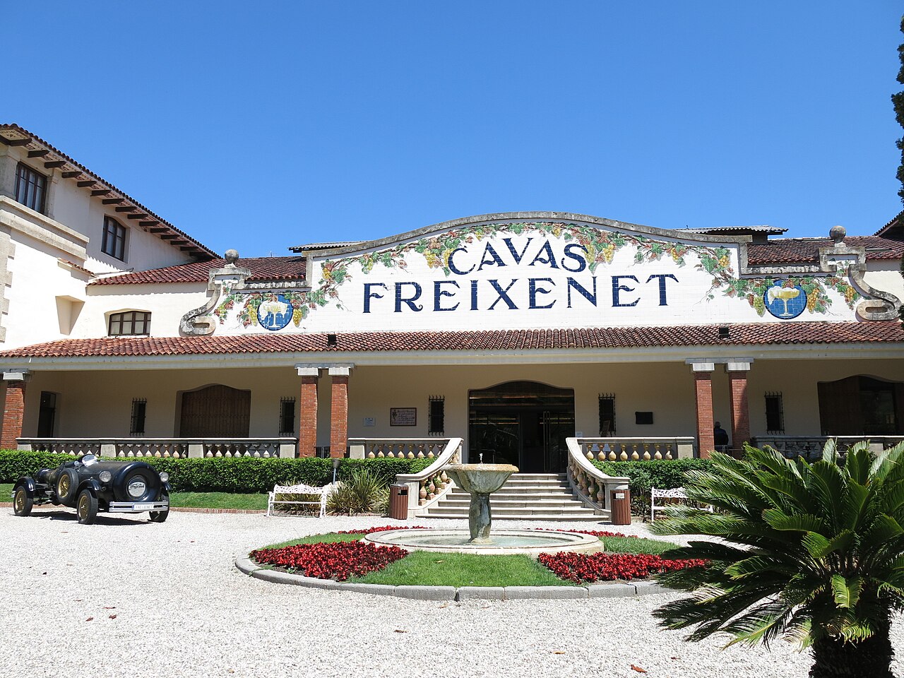 Façade des caves Freixenet à Sant Sadurní d’Anoia
