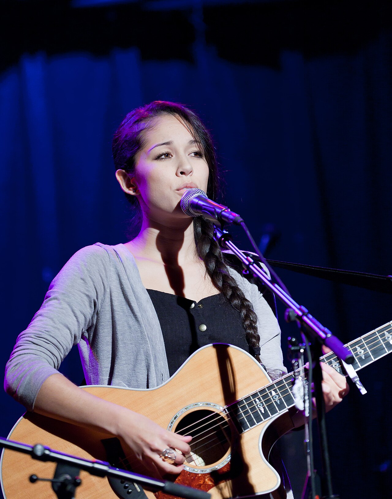 Kina Grannis en concert au High Noon Saloon en 2010 (illustration, pas une photo de Taratata).
