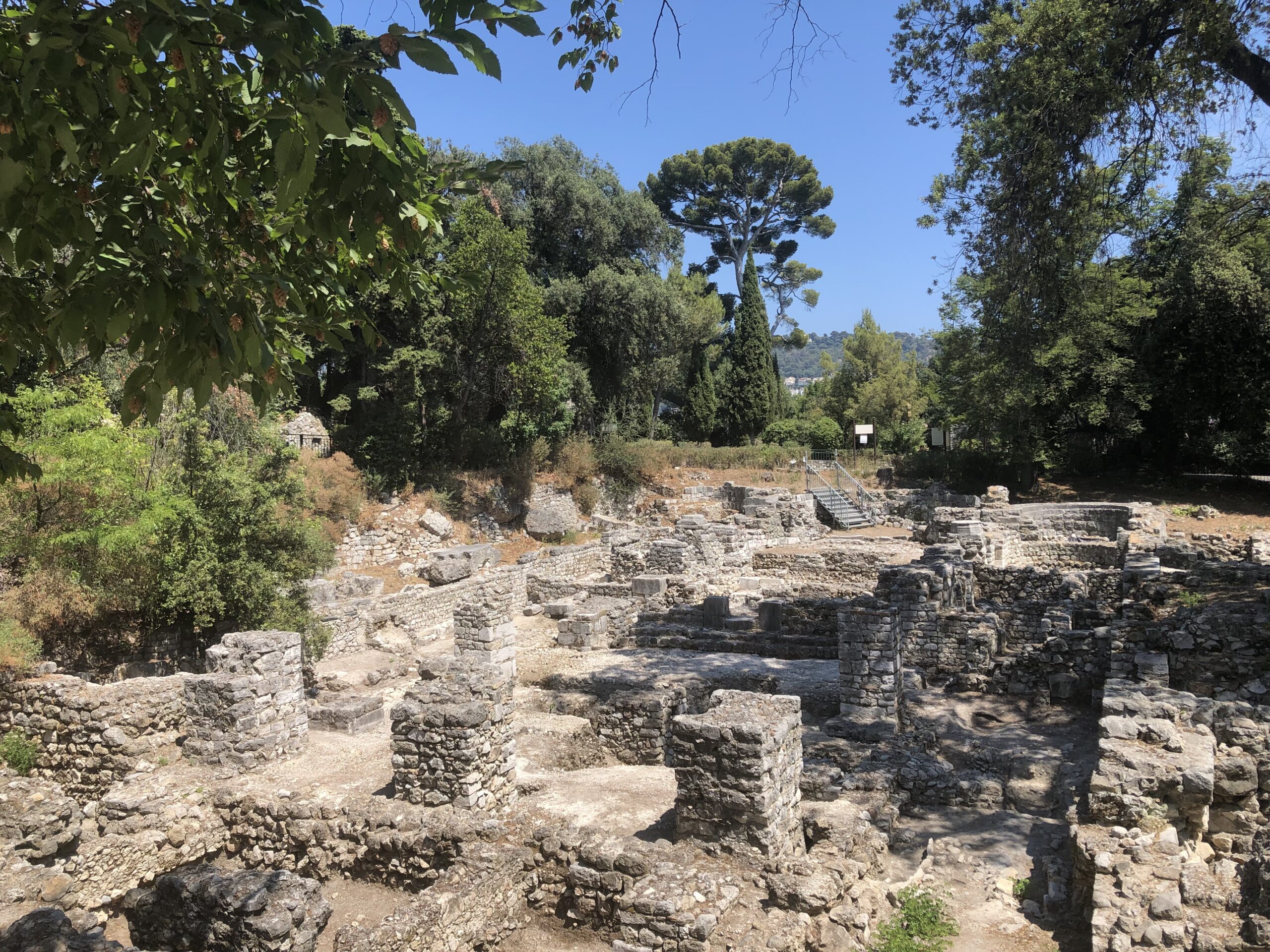 Visite guidée des fouilles archéologiques sur la colline du château de Nice