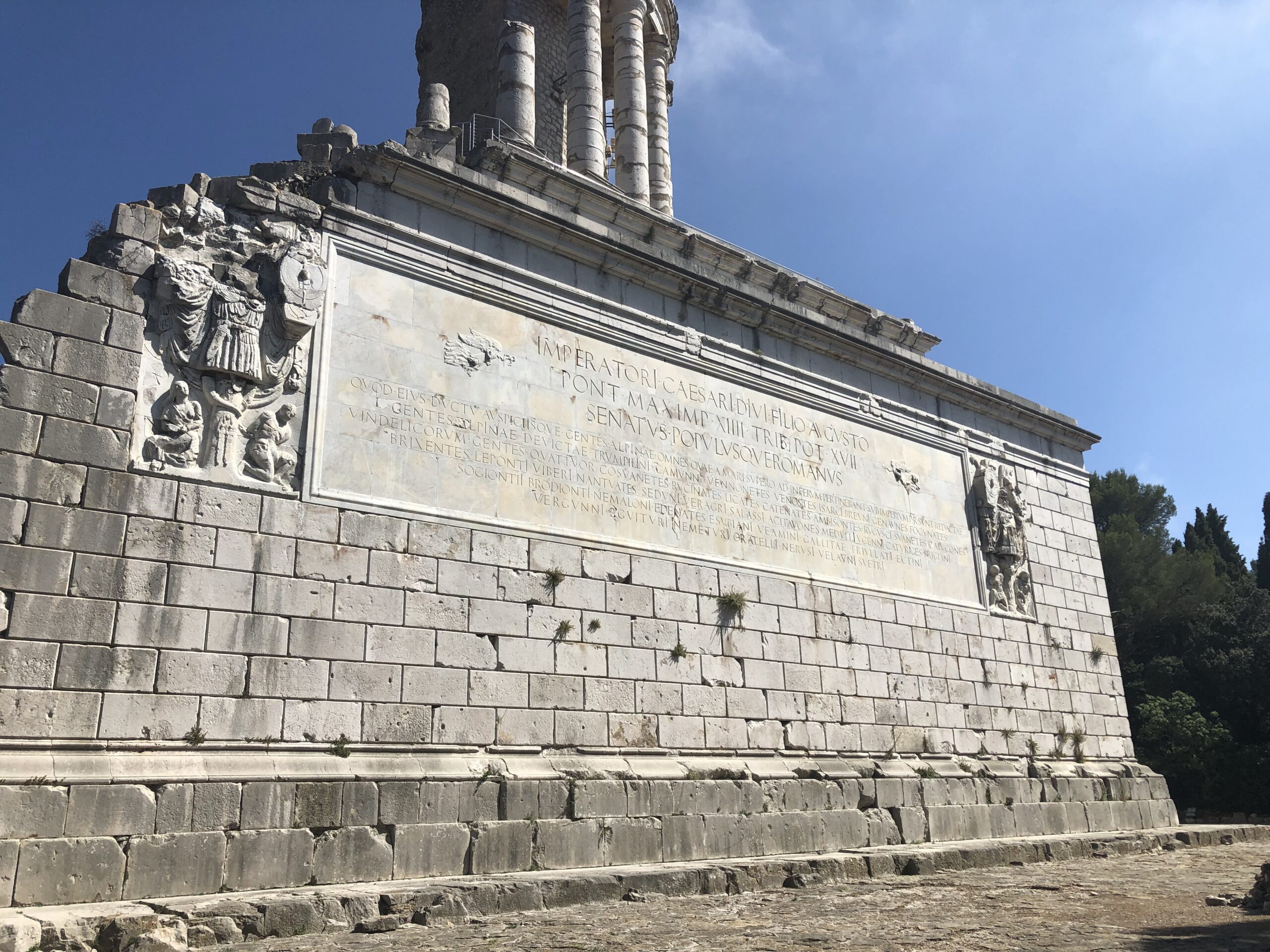 Visite du trophée d’Auguste