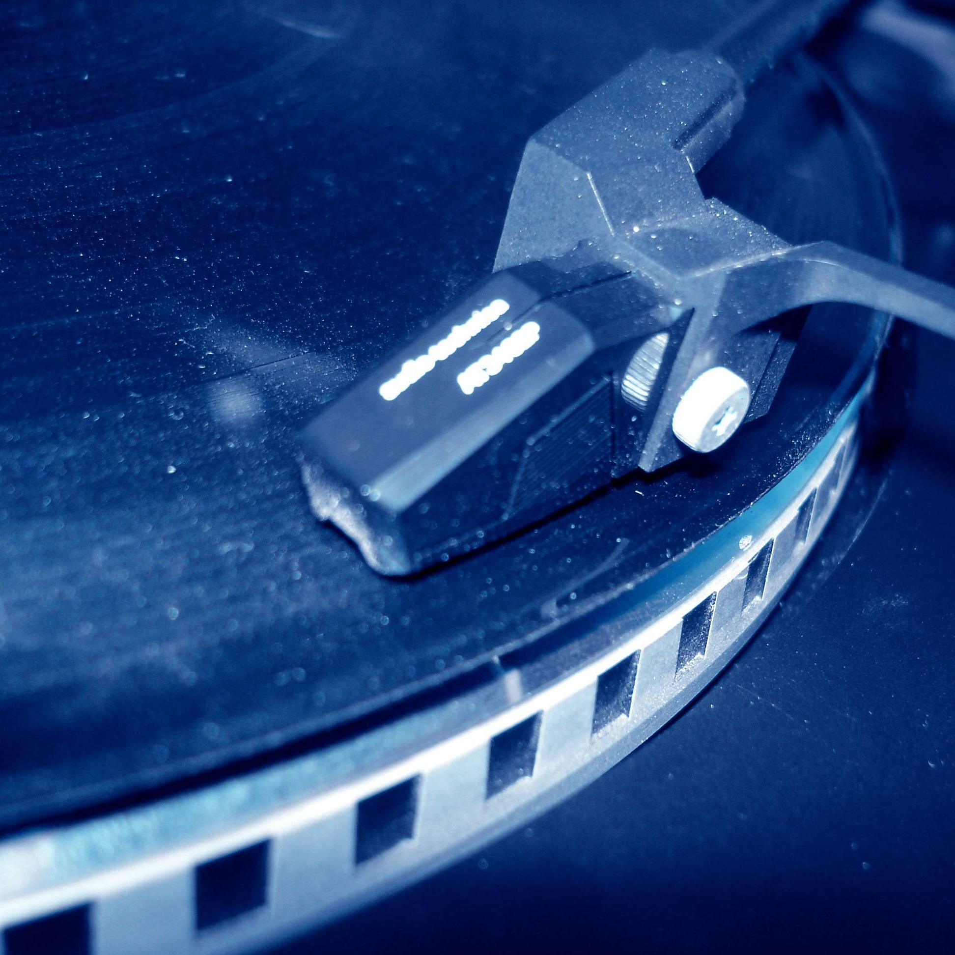Illustration : gros plan sur une platine vinyle