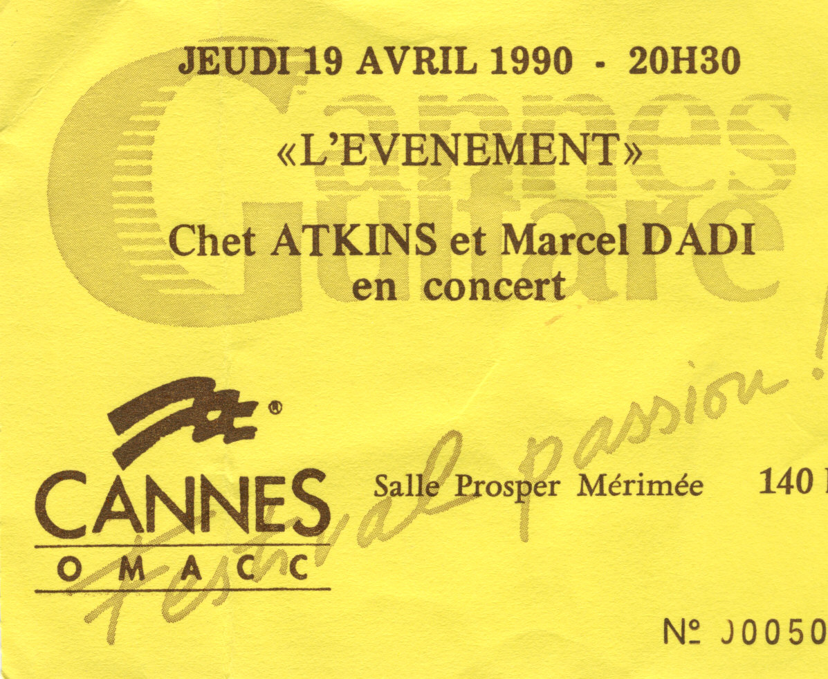 Photographie d’archive de Chet Atkins et Marcel Dadi avril 1990.