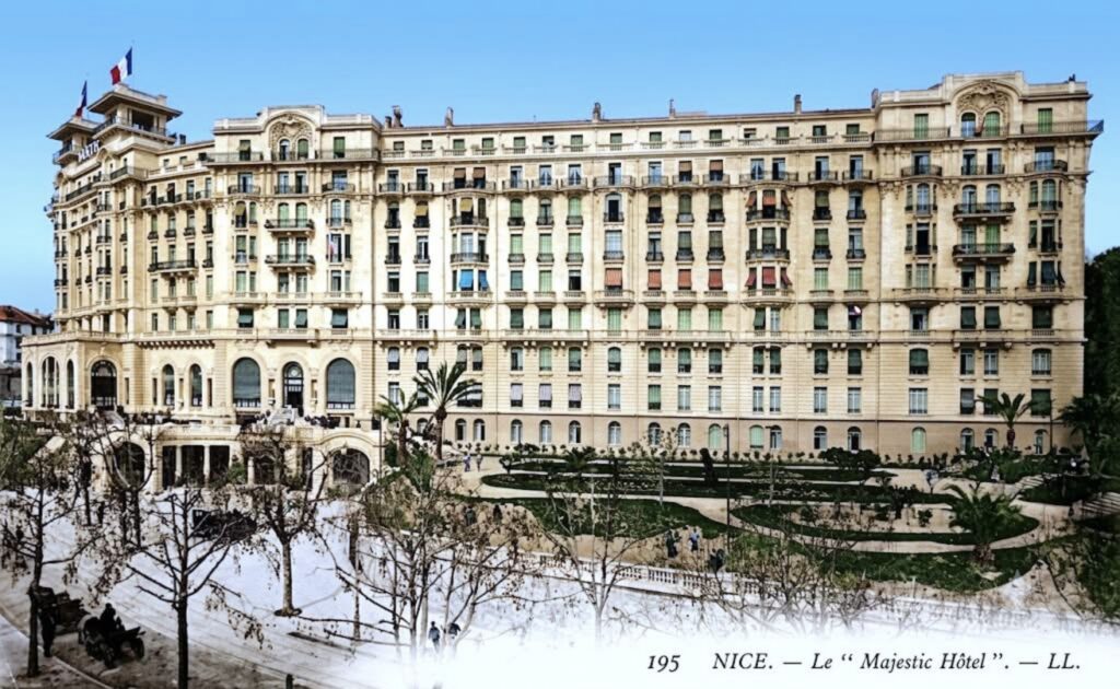 Vue ancienne de l’hôtel Majestic à Nice.